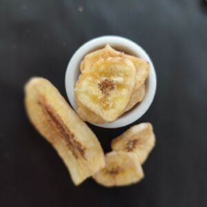 Chipsy bananowe jako słodka przekąska i dodatek do deserów