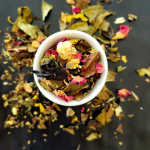 Herbata Tasha Suri – zmysłowa kompozycja białej herbaty i kwiatów